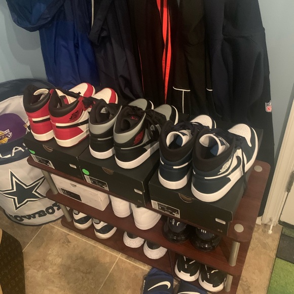 Air Jordans Mids.Beautiful size 9 just an awesome sneaker.👟Like new & authentic - Picture 11 of 13